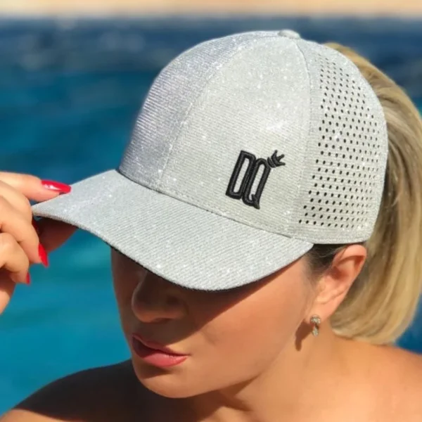 Boné Glitter Branco Rabo de Cavalo Donna Queen